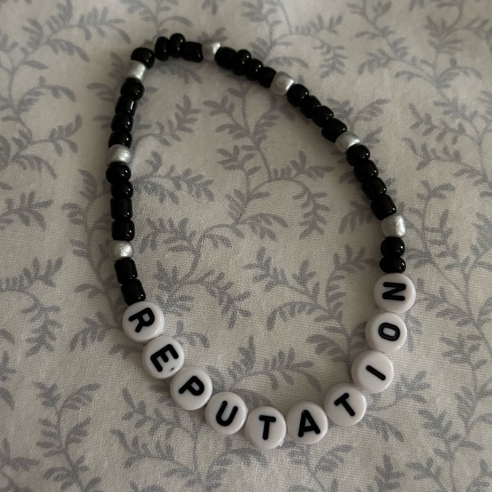 Taylor Swift reputation friendship bracelet